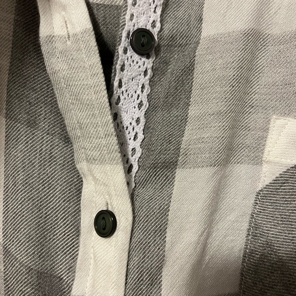 Lightweight plaid button down with lace detail - Picture 2 of 6